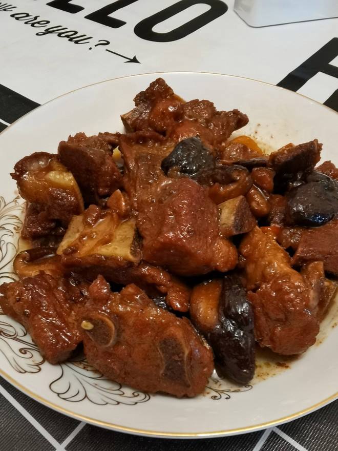 红烧排骨怎么做才好吃 红烧排骨怎么做才好吃呢又嫩又香呢