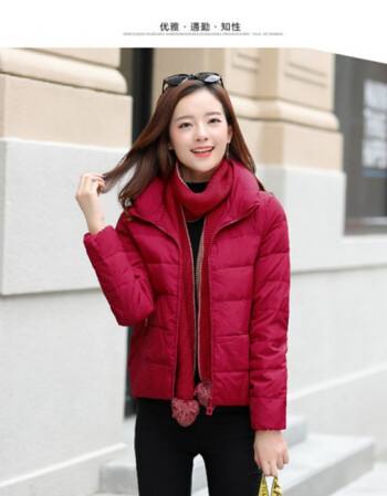 红色羽绒服配什么颜色围巾好看 红色羽绒服配什么颜色围巾好看图片