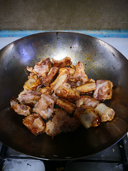 红烧排骨香菇的做法 香菇红烧排骨的做法窍门