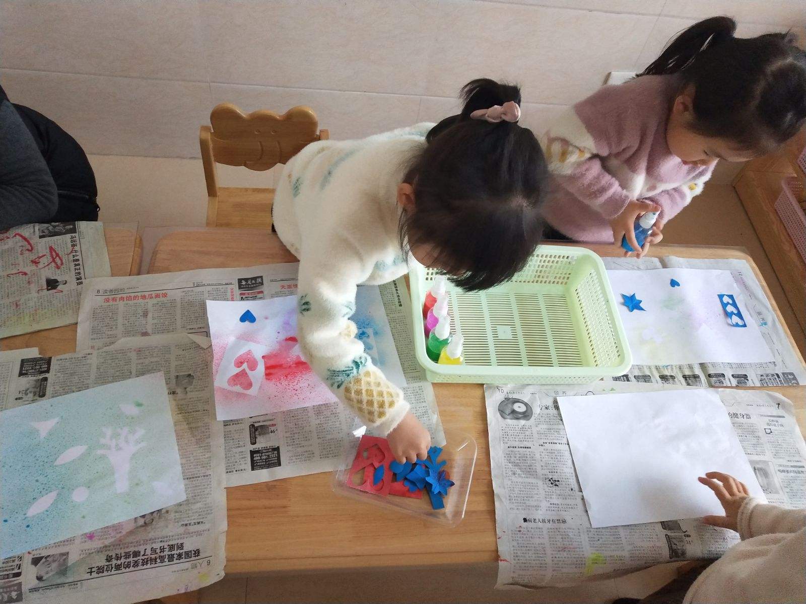 幼儿园喷画 幼儿园喷画用什么颜料