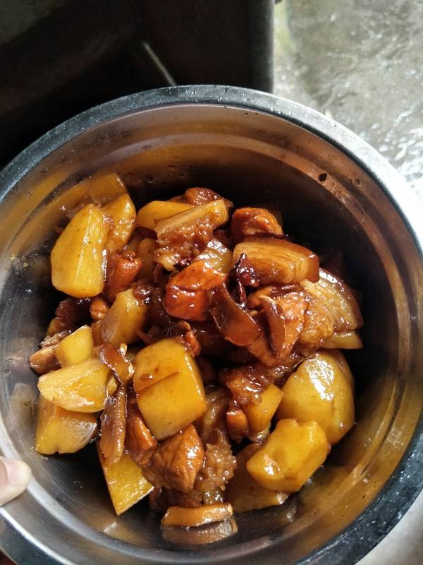家常版红烧肉土豆 家常版红烧肉土豆怎么做