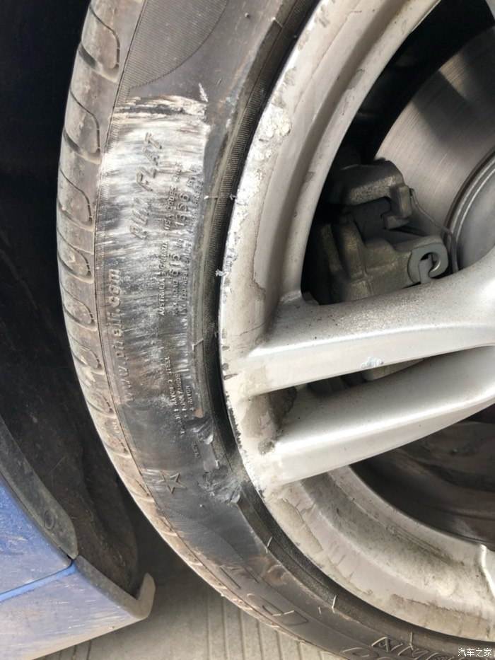 汽车轮胎刮到马路牙子 汽车轮胎刮到马路牙子被切掉一块
