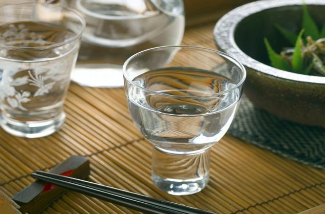 感冒能喝白酒吗 发烧感冒能喝白酒吗