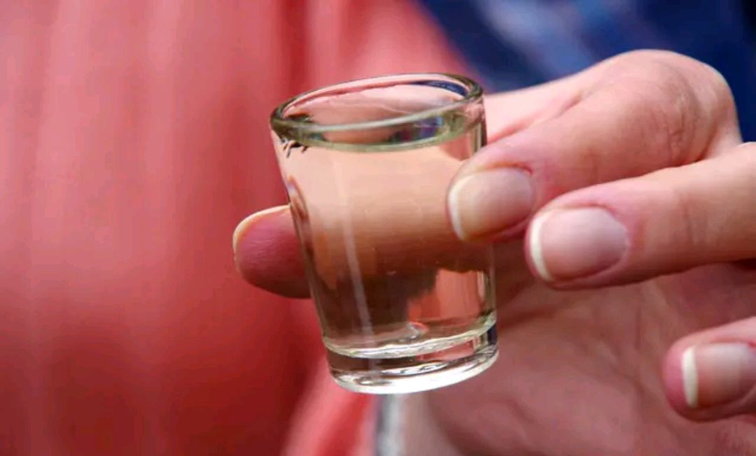 感冒能喝白酒吗 发烧感冒能喝白酒吗