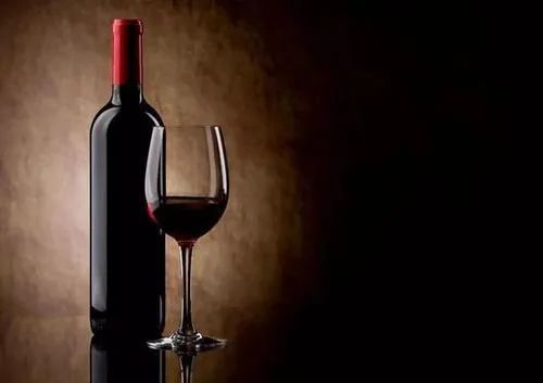 夏天有什么好喝的红酒吗 夏天有什么好喝的红酒吗图片